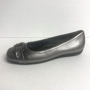 Trotters Women's Sizzle Signature Flat Silver Size 7 M